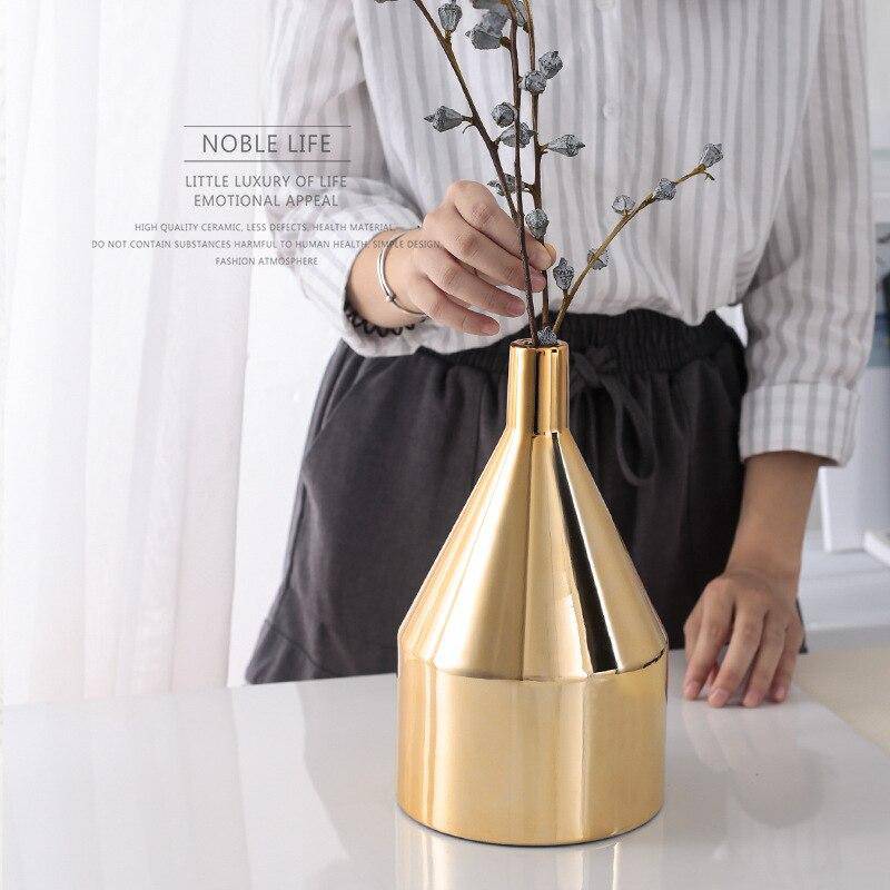 Vase design en céramique doré Mory A - vue 3 sur 5