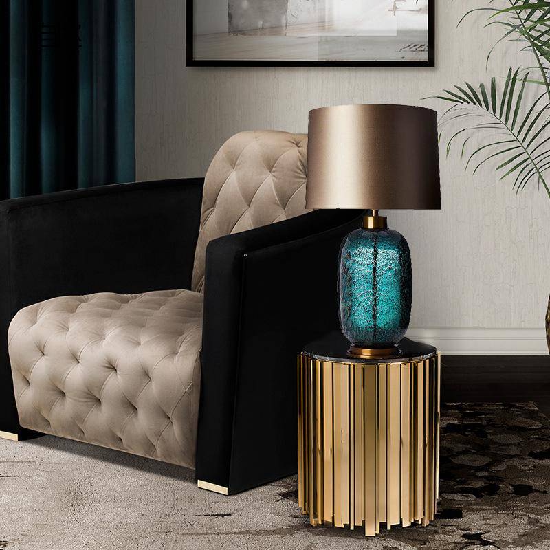 Lampe à poser design LED en verre à motifs avec abat-jour métal - vue 3 sur 3