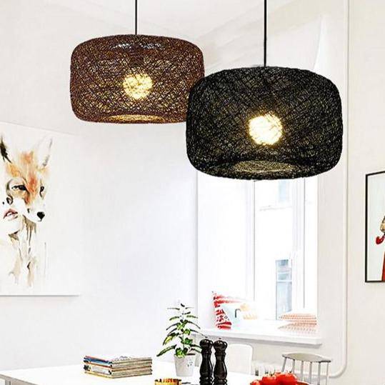 Suspension en rotin LED avec abat-jour arrondi coloré