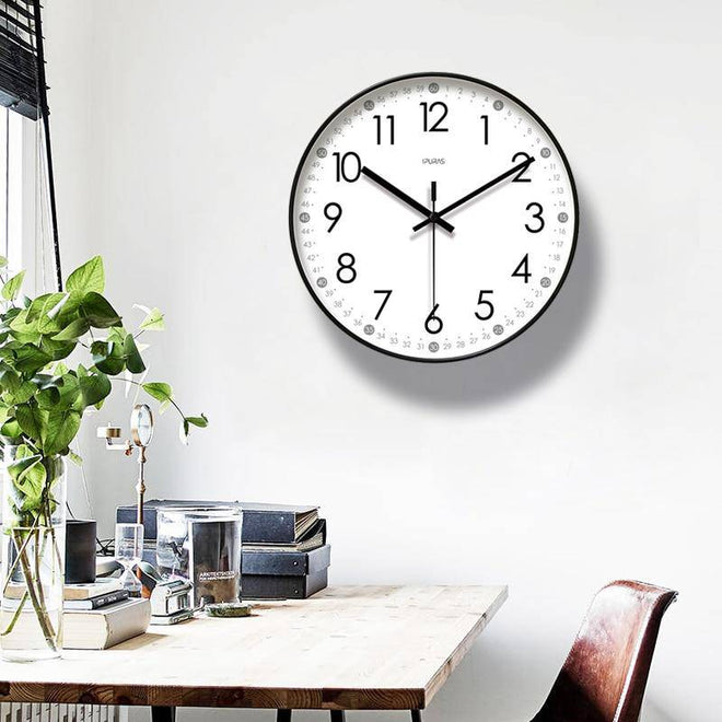 Horloge murale ronde avec chiffres noirs Minute