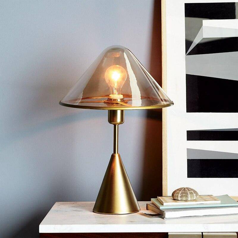 Lampe à poser design LED avec socle conique en métal doré - vue 2 sur 9