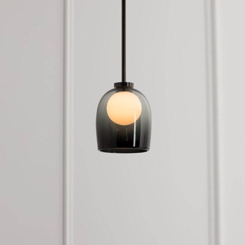 Suspension design en verre fumé avec boule intérieur - vue 4 sur 11