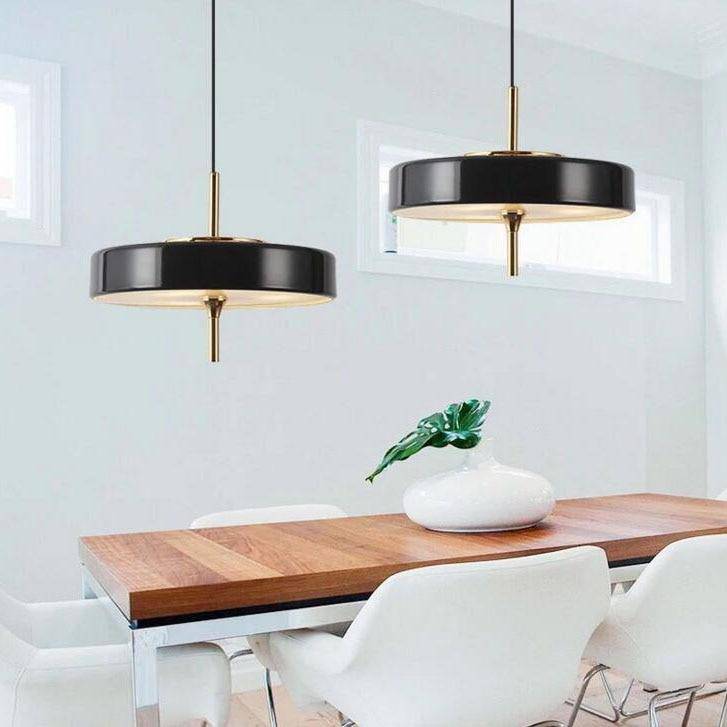 Suspension design LED avec abat-jour circulaire en métal style Juna