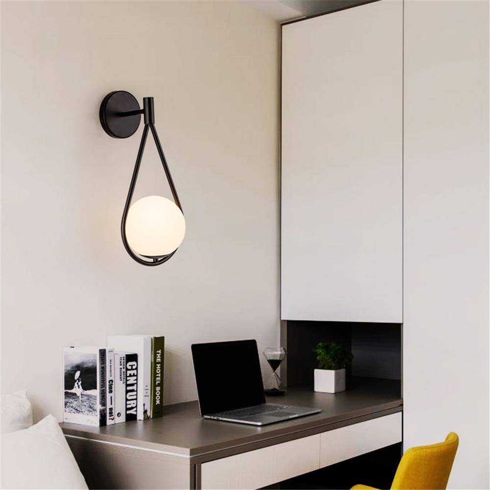 Applique murale design LED doré avec boule blanche Sconce - vue 3 sur 7