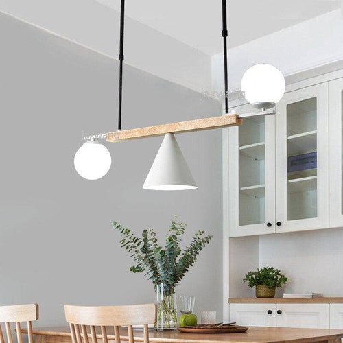 Suspension design à LED avec boules en verre et abat-jour triangle Loft