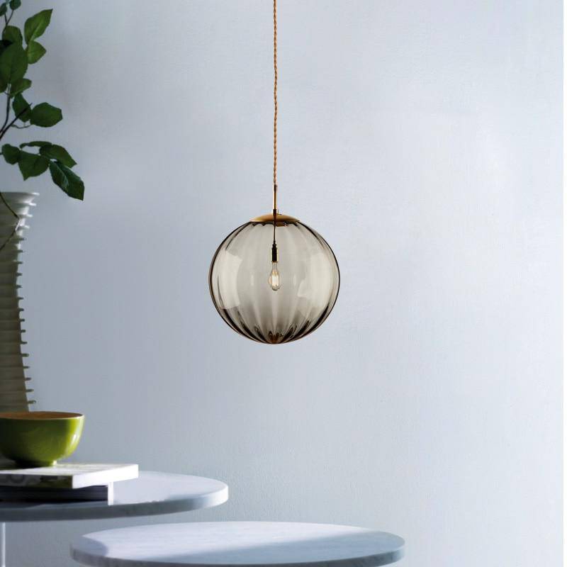 Suspension design à LED en boule de verre colorée