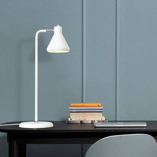 Lampe à poser design à LED avec tube en métal coloré et forme triangulaire Light