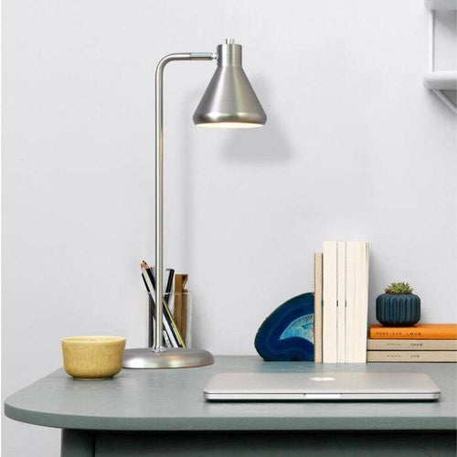 Lampe à poser design à LED avec tube en métal coloré et forme triangulaire Light