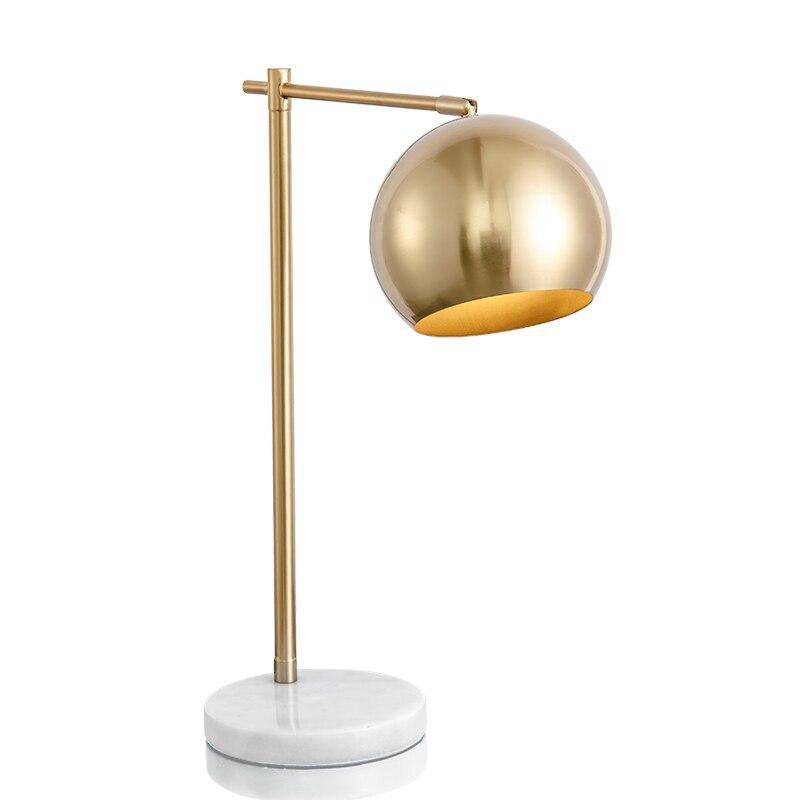 Lampe à poser design LED avec socle marbre et boule dorée - vue 4 sur 3