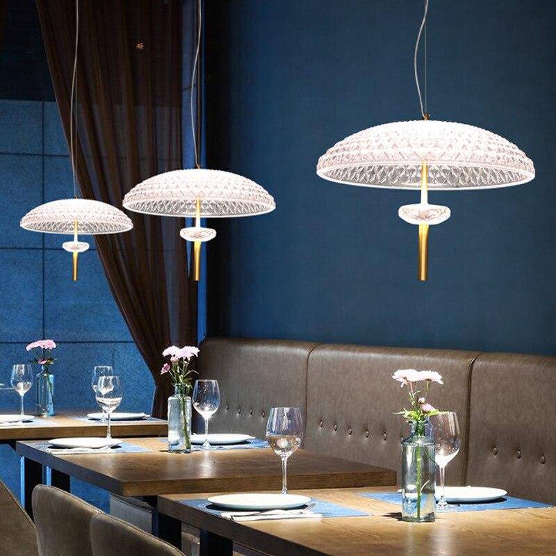 Suspension moderne LED en verre avec abat-jour arrondi et tige dorée - vue 5 sur 7