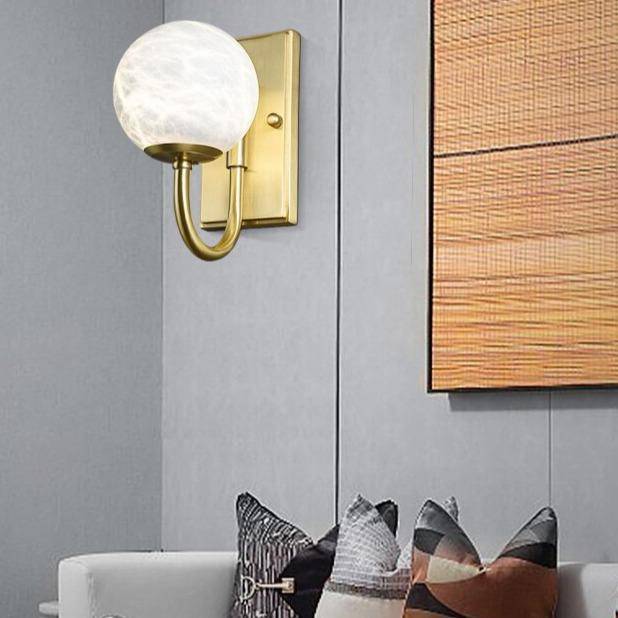 Applique murale design LED avec tige arrondie dorée et boule blanche Luxury - vue 4 sur 6