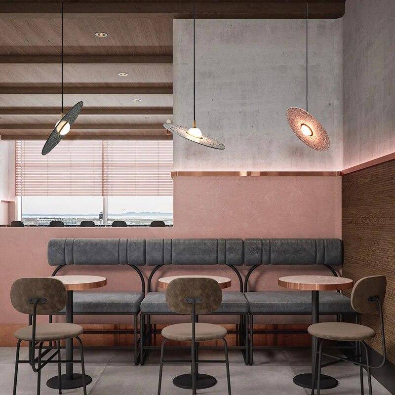 Suspension design à LED avec disque en marbre coloré