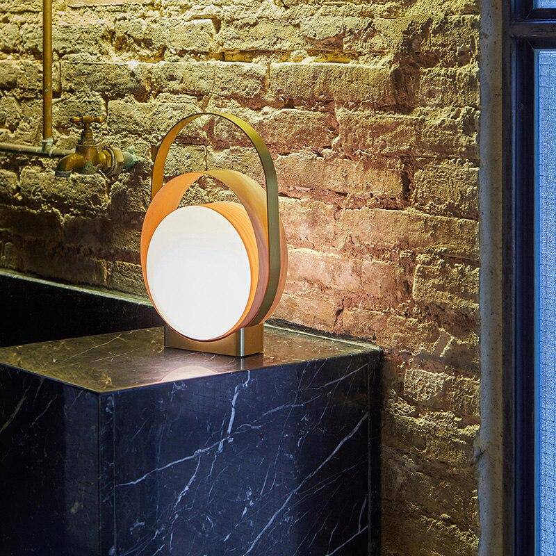 Lampe à poser design LED avec anneaux métal et disque lumineux - vue 3 sur 6
