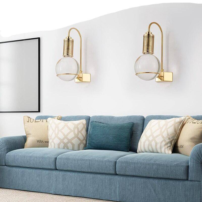 Applique murale design LED en forme d'ampoule doré et boule Crystal - vue 4 sur 5