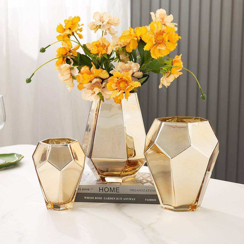Vase design doré aux formes géométriques Luxury - vue 4 sur 11