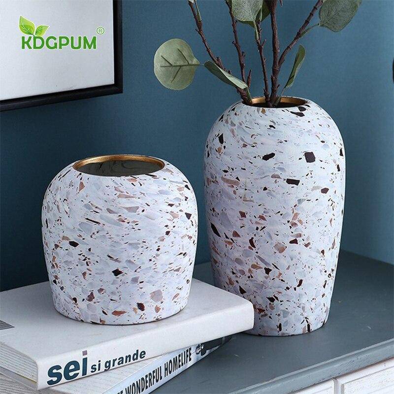 Vase design en céramique style Terrazzo blanc - vue 4 sur 8