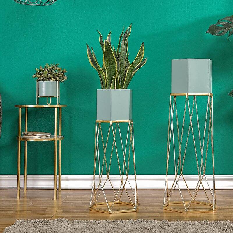 Piédestal sur pied haut design en métal avec pot géométrique - vue 3 sur 15