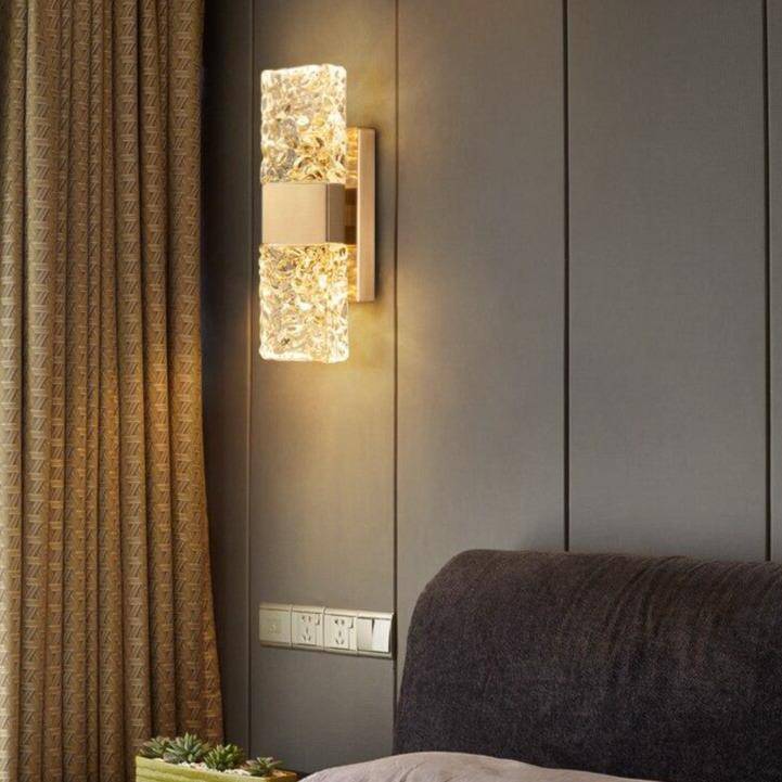 Applique murale design à LED en verre cristal et cube doré Loft - vue 5 sur 6