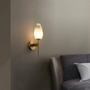 Applique murale design LED dorée avec abat-jour cristal