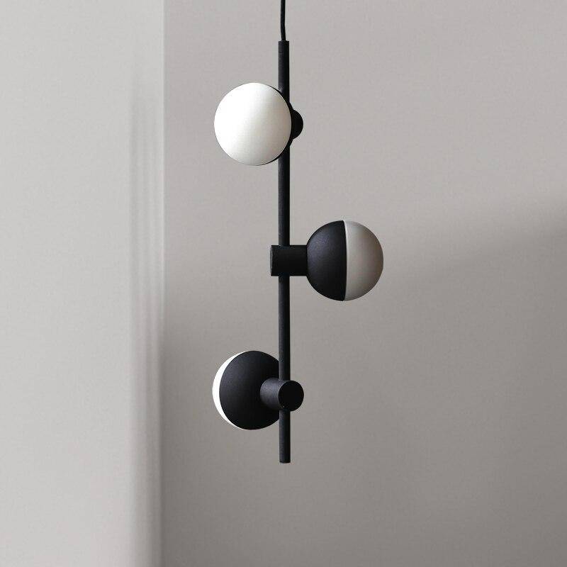 Suspension moderne à LED en métal noir avec trois boules en verre Chandelier - vue 4 sur 5