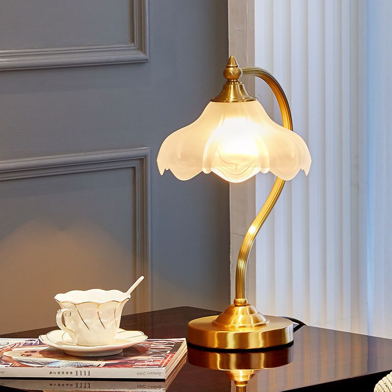 Lampe à poser vintage avec abat-jour fleur Magnolya - vue 3 sur 5