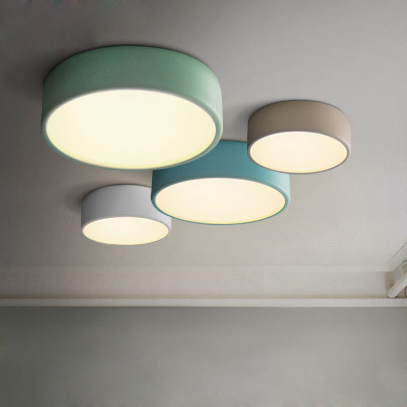 Plafonnier moderne LED forme circulaire en métal coloré Beryl