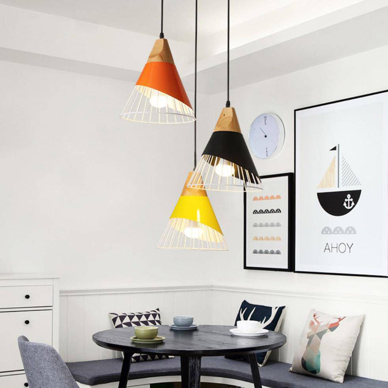 Suspension design LED en bois et cage de couleur