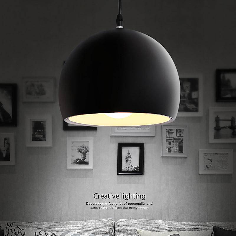 Suspension design nordique à LED boule ouverte noire - vue 3 sur 4