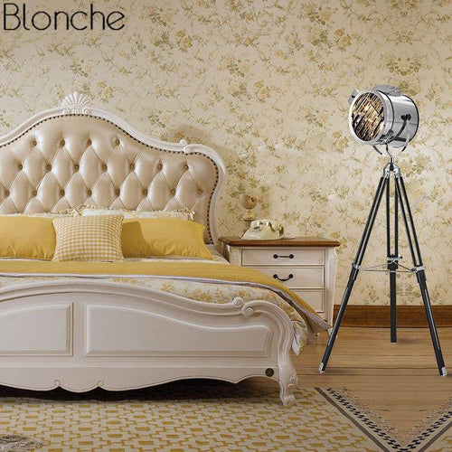 Lampadaire LED projecteur en métal tripode