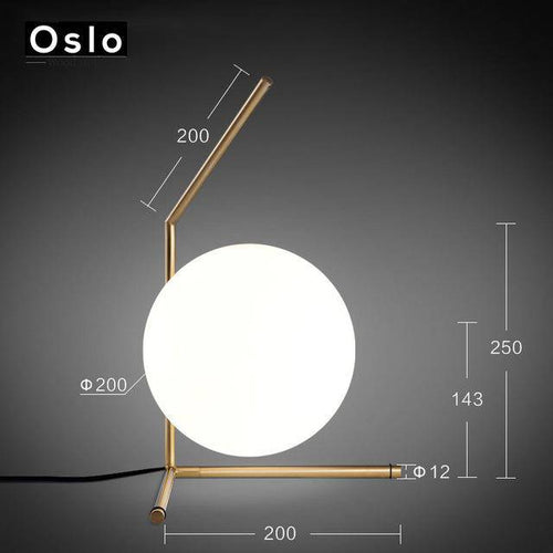 Lampadaire design à LED doré avec boule en verre