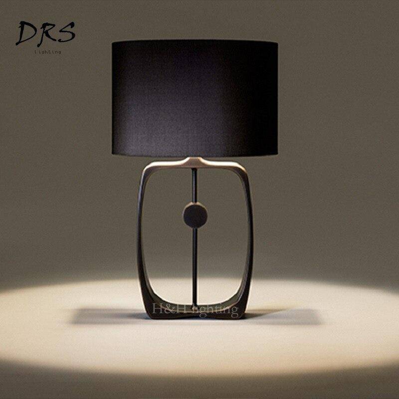 Lampe à poser design LED noire avec abat-jour arrondi Lampara - vue 3 sur 3