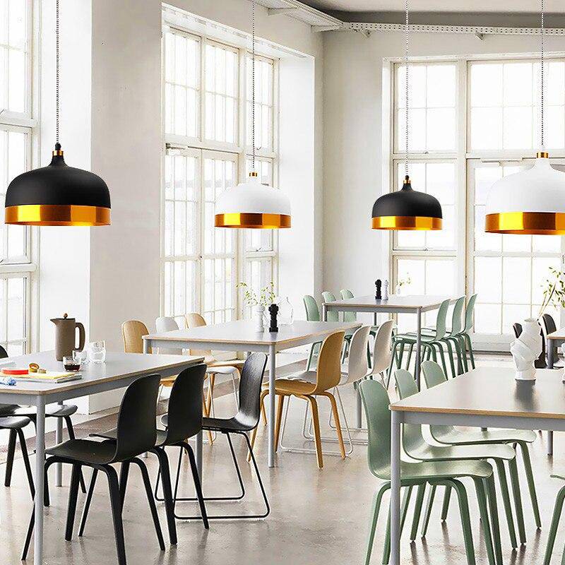 Suspension design LED avec abat-jour en métal arrondi au bords dorés Loft - vue 7 sur 14