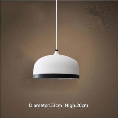Suspension design LED avec abat-jour en métal arrondi au bords dorés Loft
