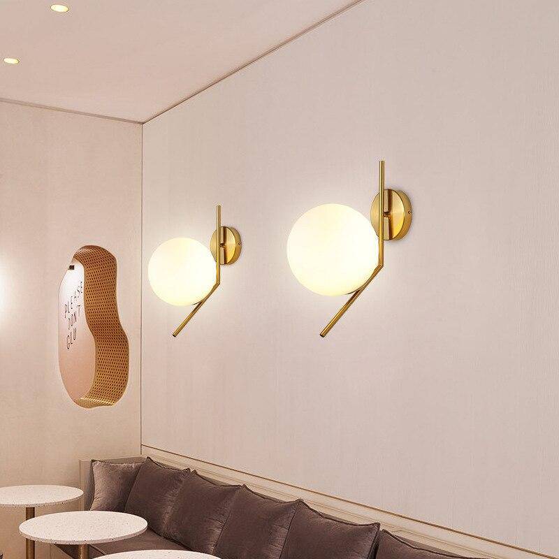 Applique murale design LED dorée avec boule en verre Nordic - vue 5 sur 5