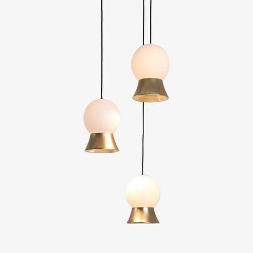 Suspension et lustre design à LED avec boule en verre et support dorée